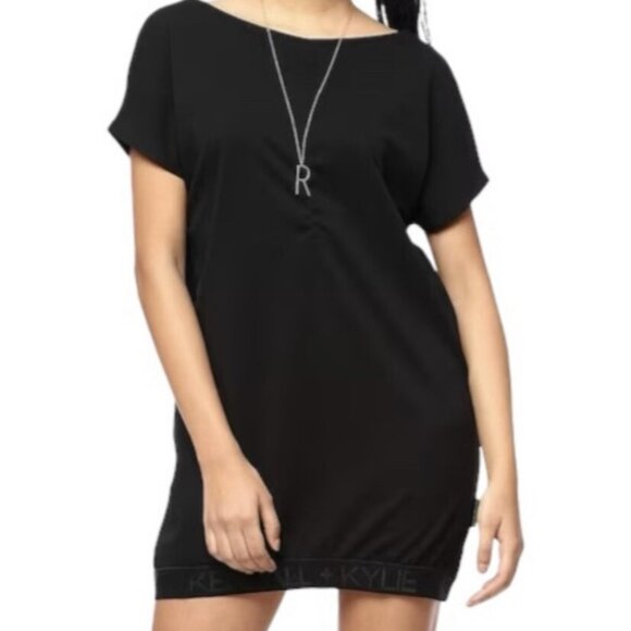KENDALL + KYLIE Black Pullover Short Sleeve Deep Back V Logo Chic Dress Medium - Picture 1 of 12